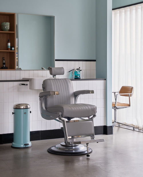 Henri bringt Vipp zurück in den Friseursalon