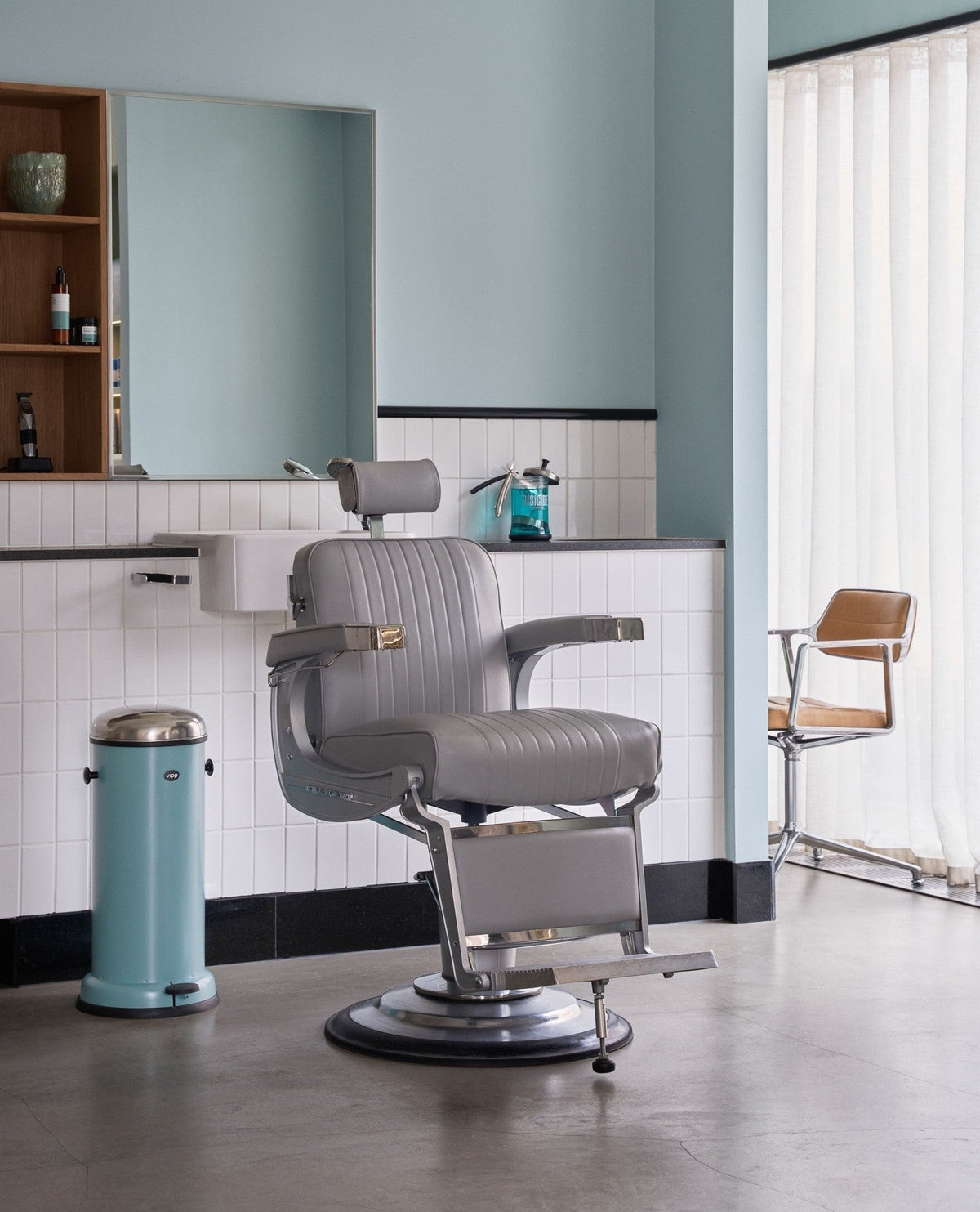 Henri bringt Vipp zurück in den Friseursalon