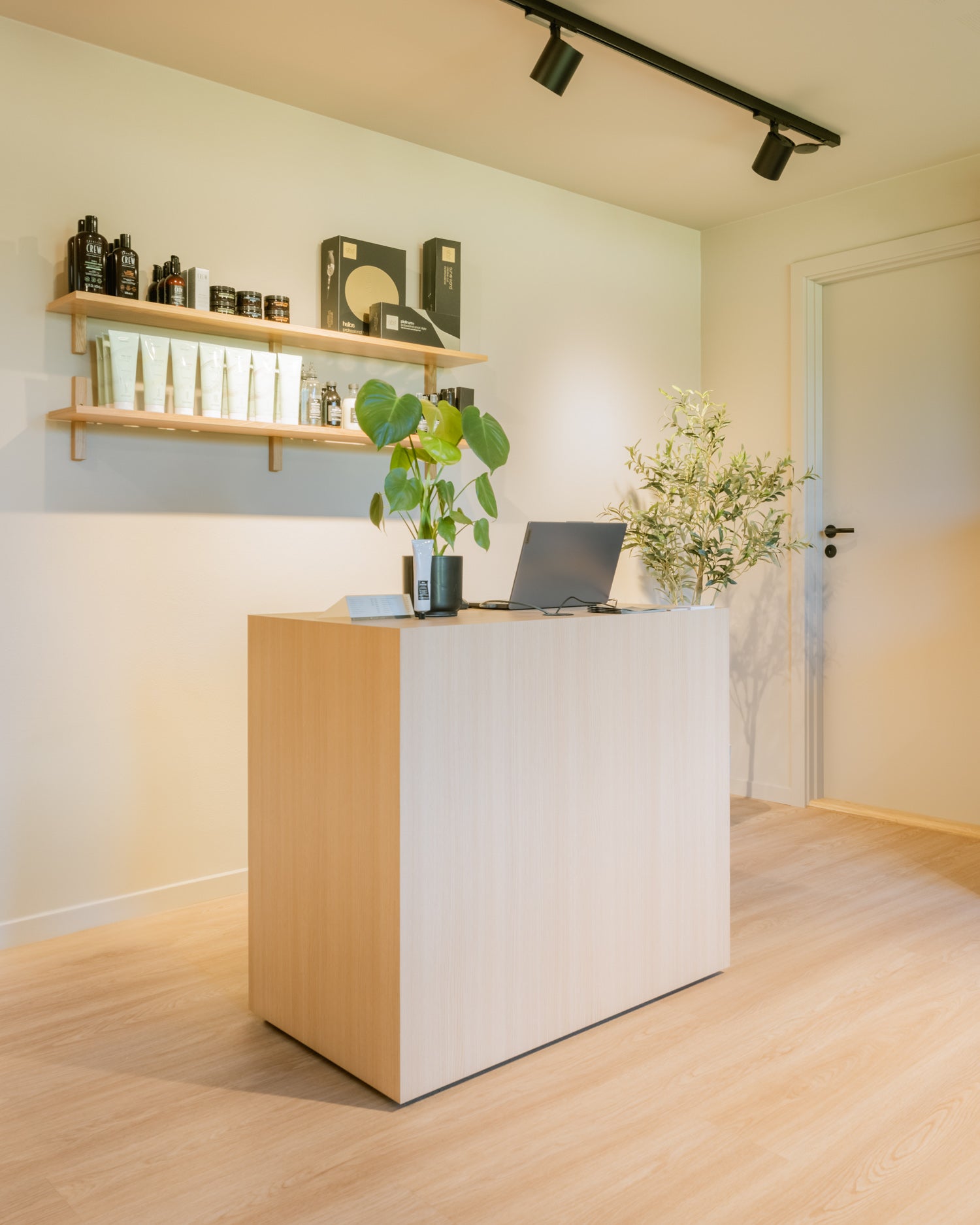 Hello - Reception desk in oak pattern