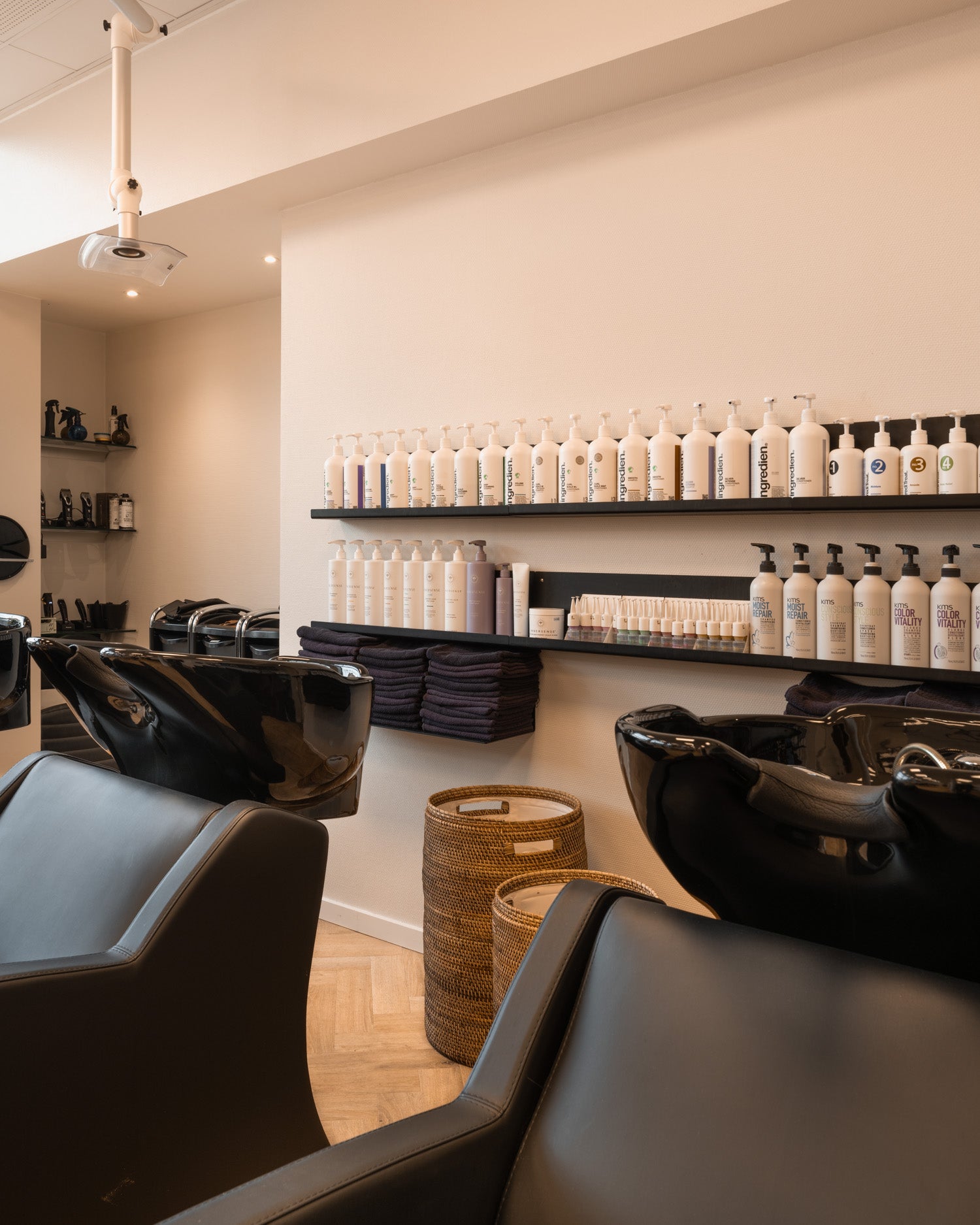 Display Shampoo – Black aluminum shampoo shelf