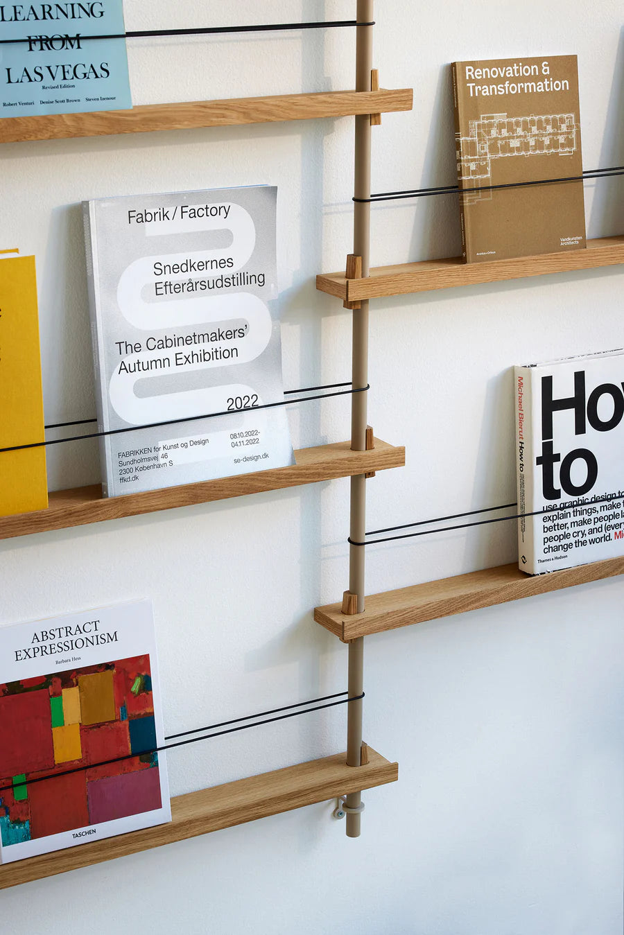 Magazine shelf in oak and warm grey